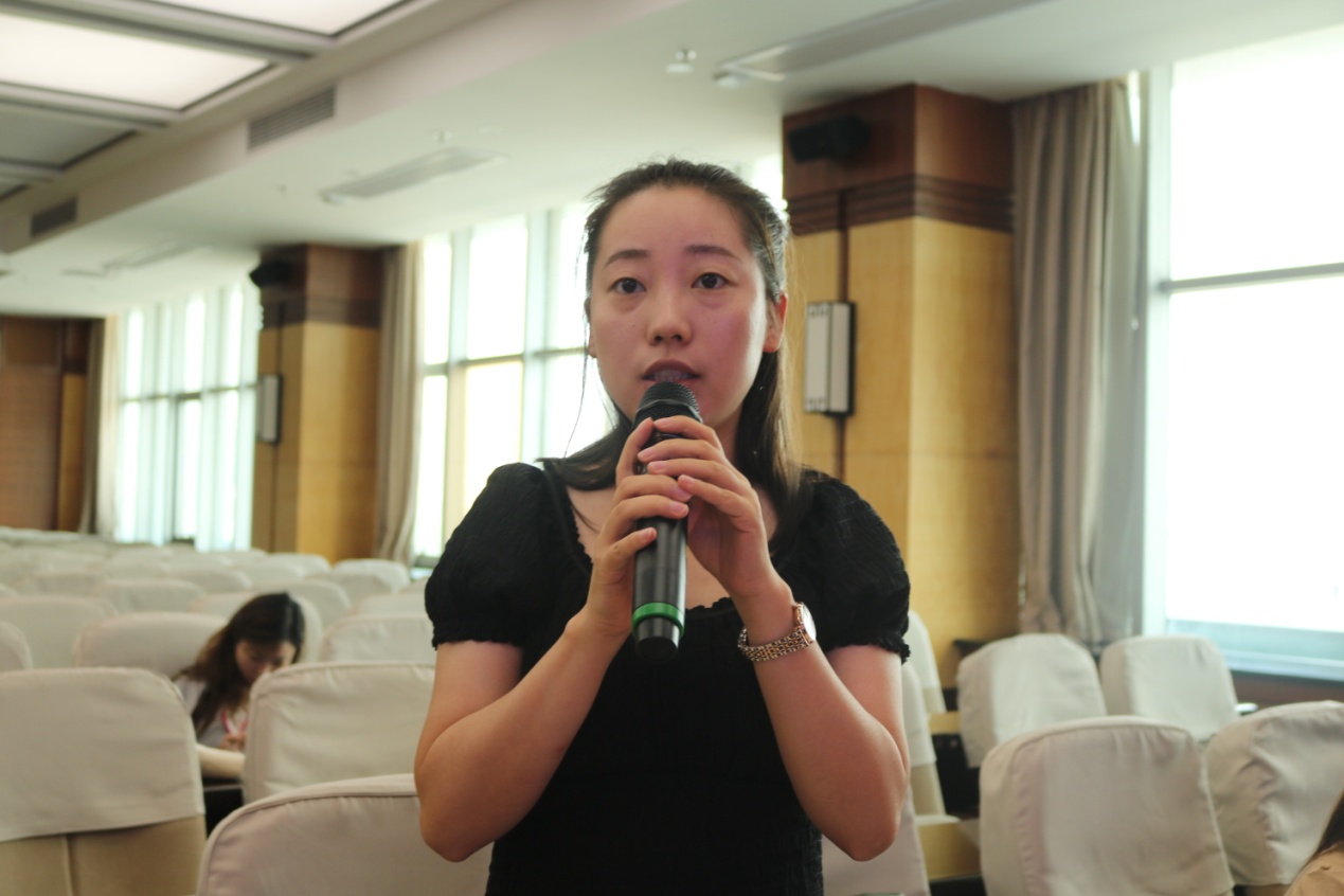 说明: 江西广播电视台都市频道记者提问.JPG
